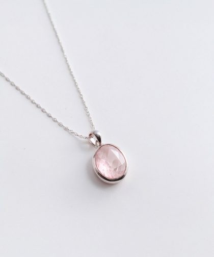 Subtle Necklace with Rose Quartz in Silver Setting